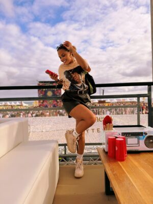 Mimi Mars Instagram - Afro Nation 🙌🏾 such an amazing experience my summer vacation has been totally worth it 🎉
@hennessy @afronation #hennessyxafronation