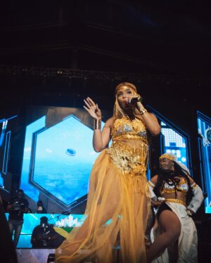 Mimi Mars Instagram - Castle lite superior sets stage was Lit 🔥