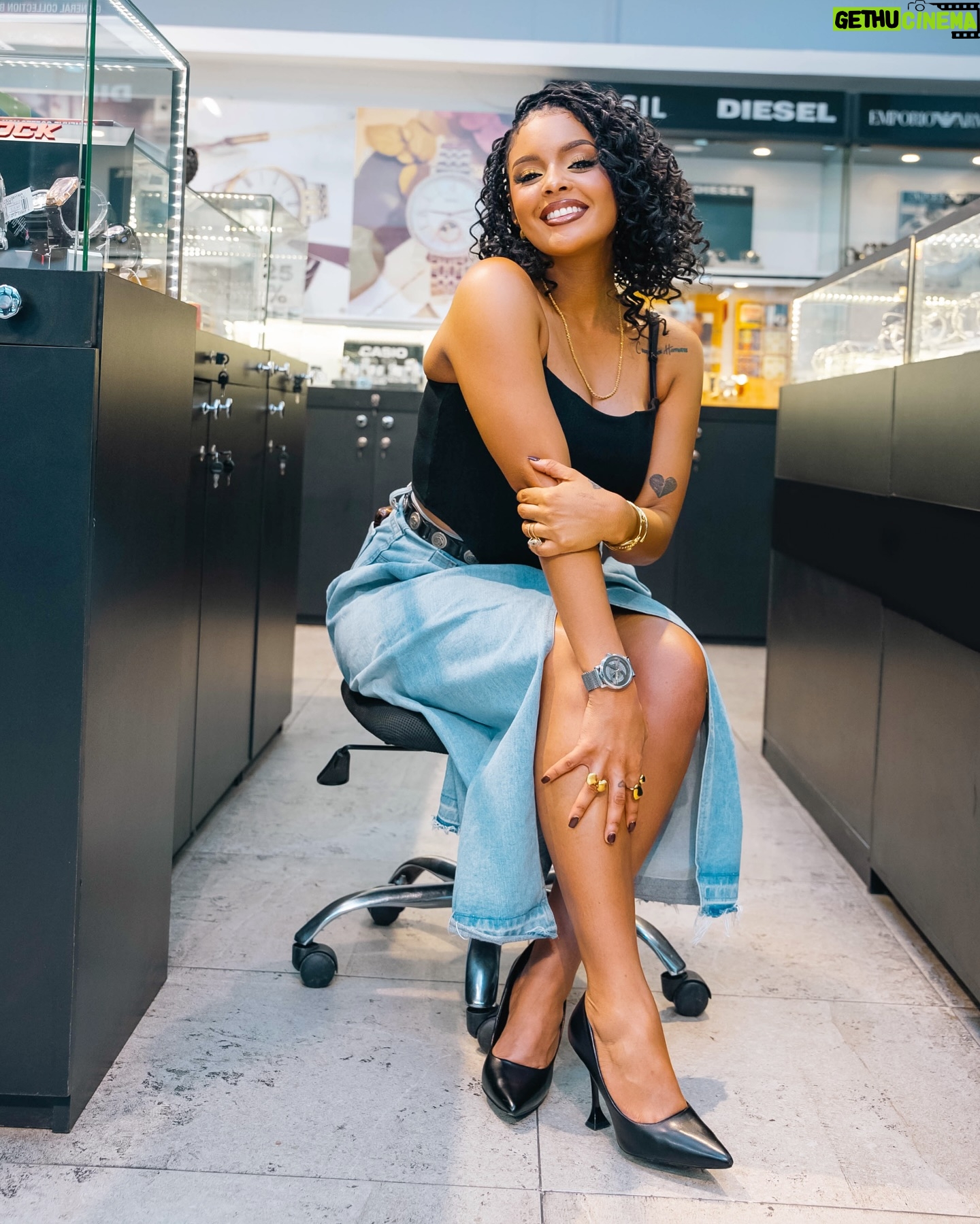 Mimi Mars - 102.3K Likes - I’d rather regret the risks that didn’t work out than the chances I didn’t take at all.” – Simone Biles 

Hair - @lismabeauty 
MUA- @effortless_beautytz