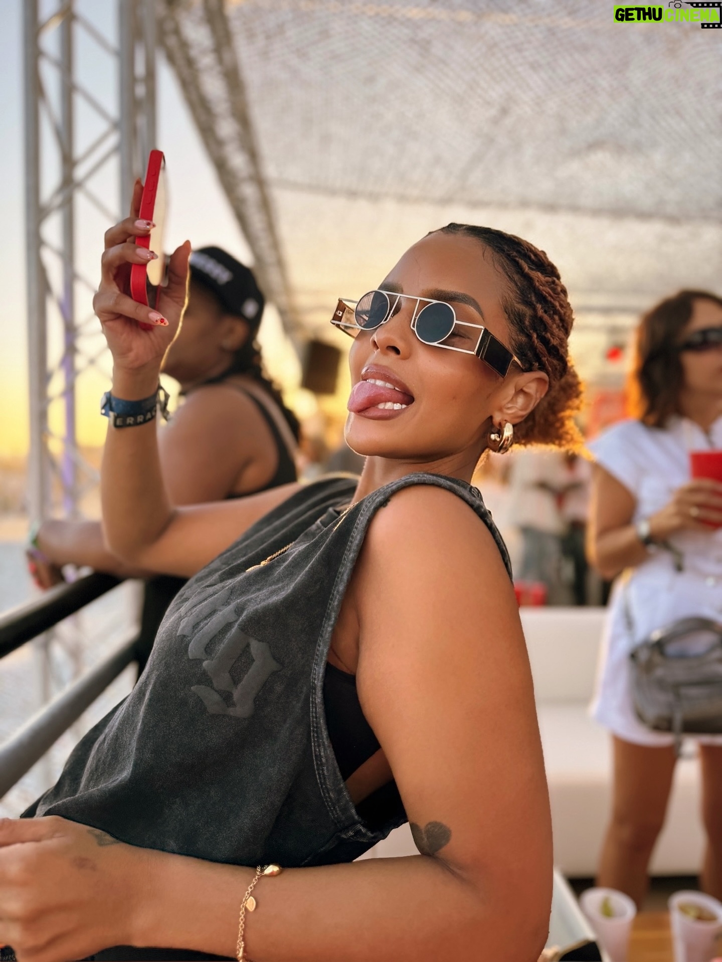 Mimi Mars - 59K Likes - Afro Nation 🙌🏾 such an amazing experience my summer vacation has been totally worth it 🎉 

@hennessy @afronation #hennessyxafronation