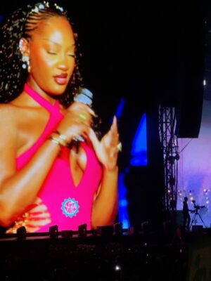 Mimi Mars Instagram - Afro Nation 🙌🏾 such an amazing experience my summer vacation has been totally worth it 🎉
@hennessy @afronation #hennessyxafronation