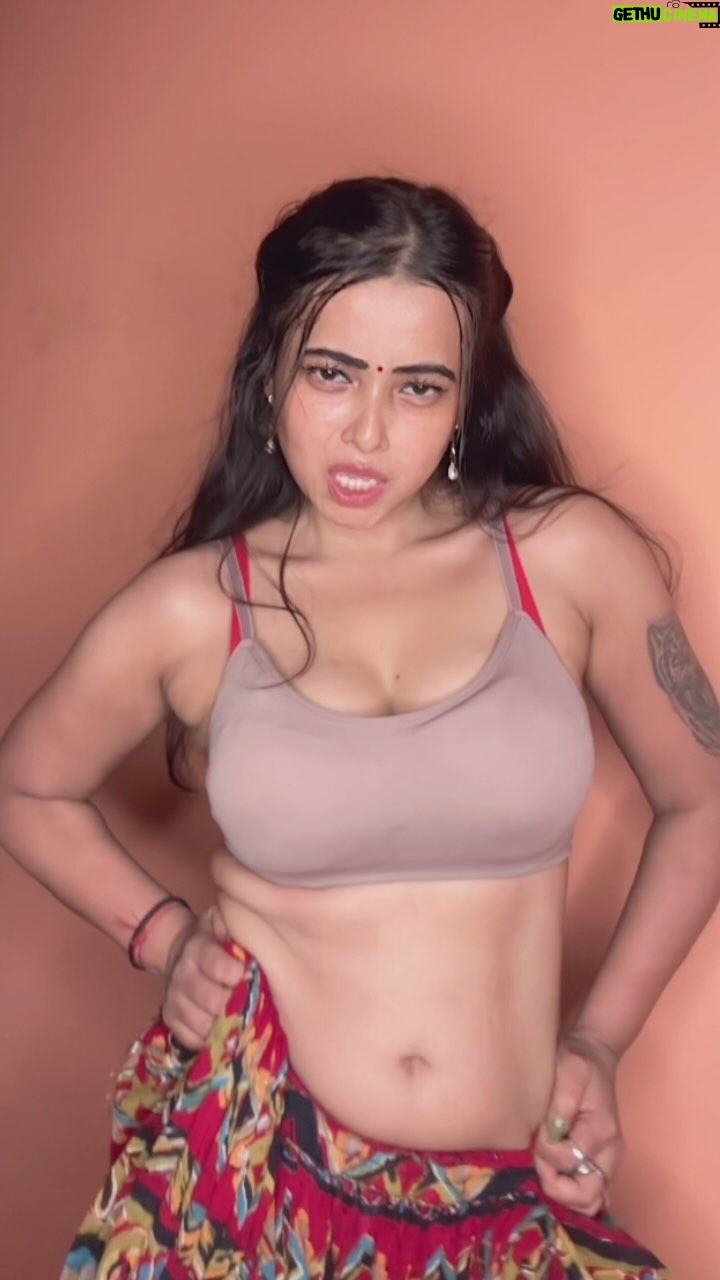 Minakshi Dey - 18.9K Likes - Chikni chikni patli Kamar🔥 #reels #reelsinstagram #reelitfeelit #trending #explore #dreamgirl666