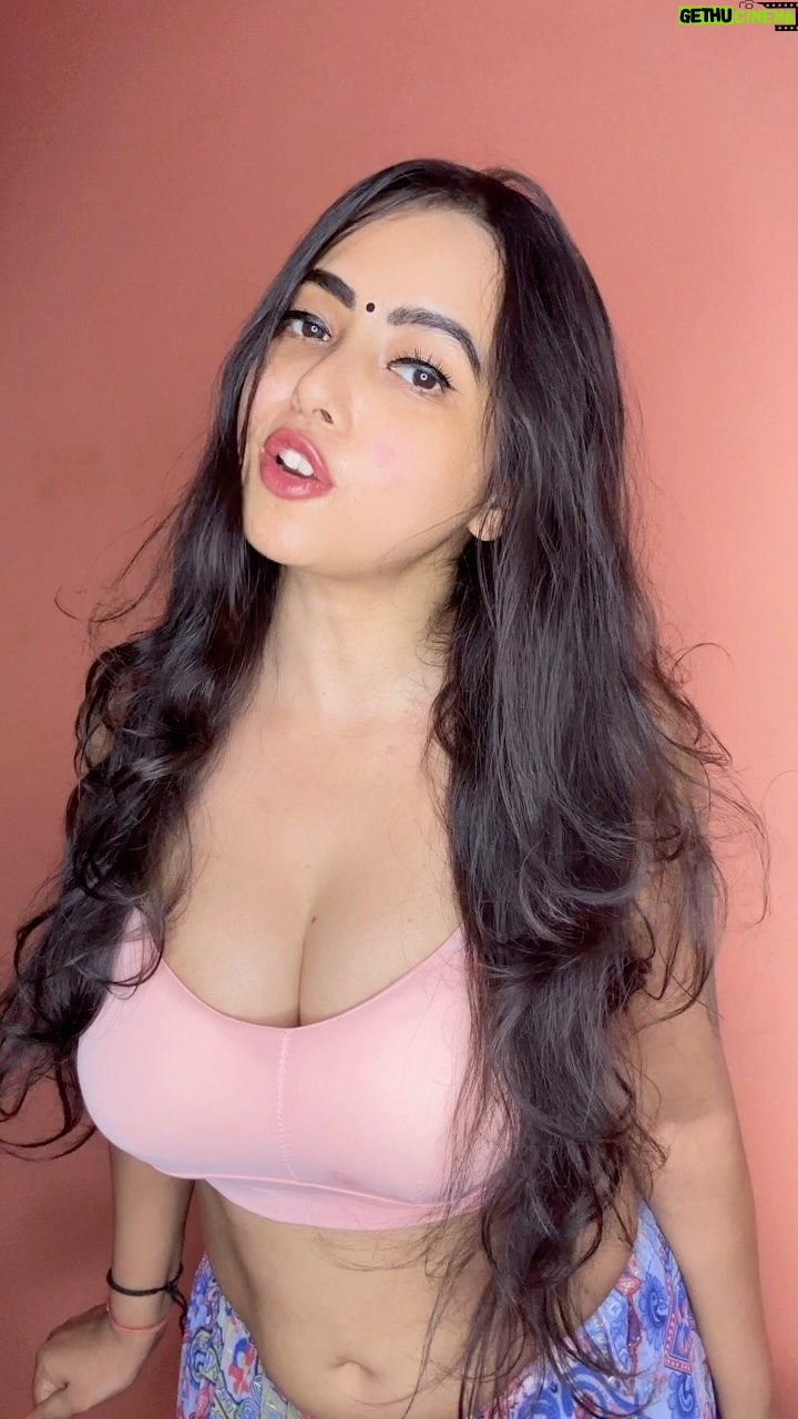 Minakshi Dey - 33.9K Likes - Comment pe batao 😂 #reels #reelsinstagram #reelitfeelit #trending #funny #explore #dreamgirl666