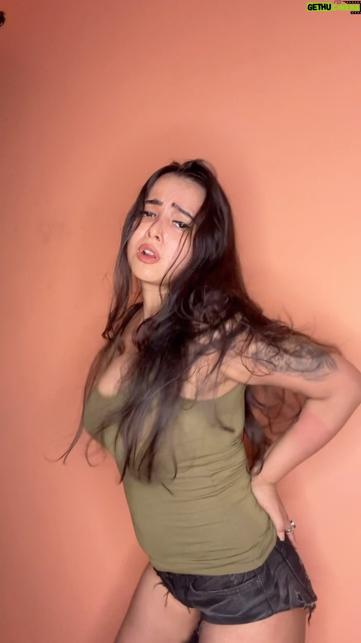 Minakshi Dey - 33.4K Likes - Vibes to hai😂 #reels #reelsinstagram #reelitfeelit #trending #explore #funny #dreamgirl666