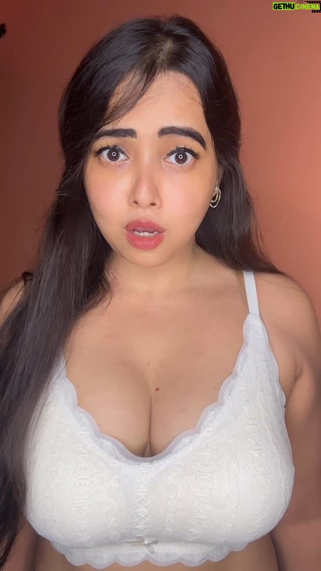 Minakshi Dey - 100.8K Likes - Comment pe do😂 #reels #reelsinstagram #reelitfeelit #trending #funny #explore #dreamgirl666