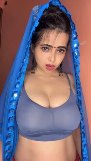 Minakshi Dey Instagram - Bolo tum kya loge raja😂 #reels #reelsinstagram #reelitfeelit #trending #funny #explore #dreamgirl666