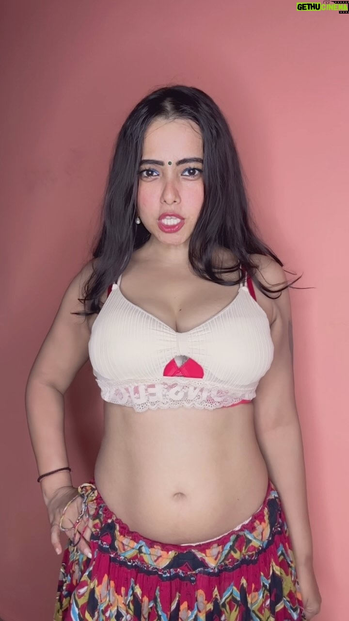 Minakshi Dey - 37.9K Likes - Comment karo or batao🤣 #reels #reelsinstagram #reelitfeelit #trending #funny #explore #dreamgirl666