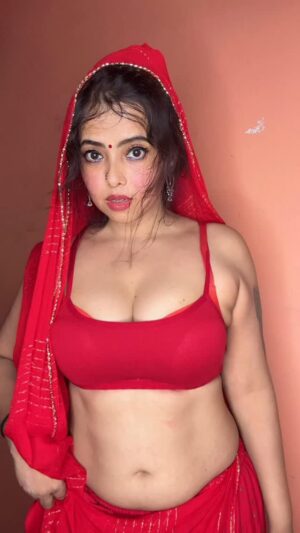 Minakshi Dey Instagram - Mere paas nahi kya raja😂 #reels #reelsinstagram #reelitfeelit #trending #explore #dreamgirl666