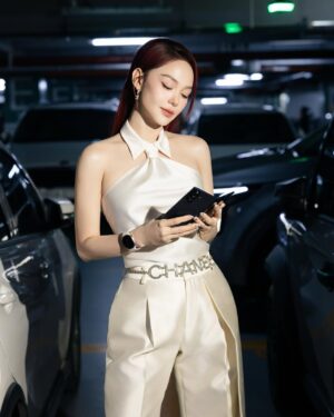 Minh Hang Instagram - Cười nhiều như này ko biết có ai bị say nụ cười ko ta
#UltraGapMo #GalaxyZFold7 #Samsung #TeamGalaxy
#GalaxyAl #MinhHang #meet&greet #fan