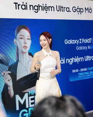 Minh Hang Instagram - Cười nhiều như này ko biết có ai bị say nụ cười ko ta
#UltraGapMo #GalaxyZFold7 #Samsung #TeamGalaxy
#GalaxyAl #MinhHang #meet&greet #fan