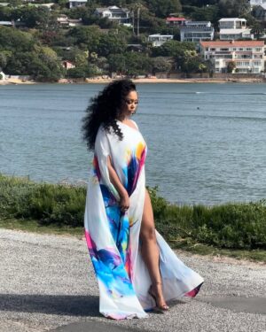 Minnie Dlamini Instagram - My first look for #LoveNeverLiesZA 🇿🇦 on @netflixsa #Host
MY GLAM SQUAD ATE 🔥 #BTS
Stylist: @papamamar
Makeup: @stephythemakeupartist
Hair : @laid_by_zethu
Thank you sooooo much my loves 🥹♥️