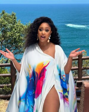 Minnie Dlamini Instagram - My first look for #LoveNeverLiesZA 🇿🇦 on @netflixsa #Host
MY GLAM SQUAD ATE 🔥 #BTS
Stylist: @papamamar
Makeup: @stephythemakeupartist
Hair : @laid_by_zethu
Thank you sooooo much my loves 🥹♥️