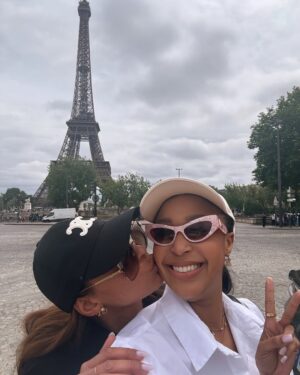 Minnie Dlamini Instagram - Bon voyage ✈️ See you soon South Ah 🇿🇦 Love you my SENSEI @tanabata__7 😘