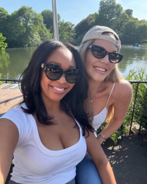 Minnie Dlamini Instagram - My happy place in human form @its_me_kyra_zeta ♥️
All I needed was you 🥹🇬🇧