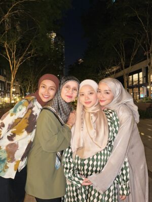 Mira Filzah Instagram - Celebrating Baby Mama’s 30th birthday in advance. 🎈 Mia can’t wait to see you baby A. 👶🏻❣️
@edhulm