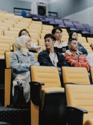 Mira Filzah Instagram - Bismillahirrahmanirrahim.
My new MegaDrama for 2025, ‘Mandul Bukan Pilihan’.
I know, the title sounds heavy. But this story.. it’s so much more than just about infertility. And no — it’s not about curang because my hero is a walking green flag, the kind of man every woman hopes for.
This drama is about true love — the kind that holds on even when the world tries to tear it apart. It’s about a young couple (yang jenis langgar je semua benda) deeply in love, fighting not just for each other, but against the pressure of expectations. From family. From society. From tradition.
Dalam setiap perkahwinan, pasti ada keinginan dan harapan untuk menimang cahaya mata. Masyarakat sering meletakkan stigma bahawa sesebuah keluarga dianggap sempurna apabila mempunyai zuriat. Tapi,
Bagaimana kalau belum ada rezeki untuk ada anak?
Adakah kasih sayang menjadi kurang bermakna?
Adakah perkahwinan itu tidak cukup sempurna?
Mandul Bukan Pilihan gently questions those norms.
It’s a story of patience, sacrifice, and love that doesn’t give up. It shows that even the strongest relationships can be tested — but when there’s honesty, faith, and doa.. Love can survive anything.
Kepada semua wanita yang sedang berjuang dalam diam..
Yang masih menanti, berharap, dan memujuk hati — this one is for you. ✨🤍🕊️ May Allah grant you strength that never fades, and peace that only He can give.
This isn’t just a drama. This is a tribute — to love, resilience, and the beauty of never letting go.
Swipe for snapshots from Episode 1 — the beginning of Aldi & Billa’s journey. 🤍
가자! 💪🏻
#MandulBukanPilihan