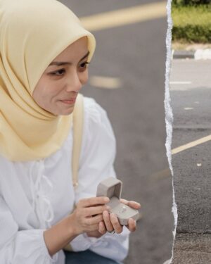 Mira Filzah Instagram - I received a lot of tags and mentions saying they love this scene (and the final goodbye/wedding scene). Sebab ada gambar, saya upload lah sini nanti dah habis cerita, saya tak upload dah. 🥲 But believe it or not, we shot this scene on the same day as Episode 1 - the graduation scene.
Tahu tahu, oh nak shoot Episode 20 sekali - the scene where Billa gives Aldi the ring. Masa tu tak tahu pun lagi jalan cerita episod episod akan datang, apa akan jadi, apa akan berlaku. But shooting with this man here was effortless. It was a tough scene, very emotional scene, but with him, everything flowed naturally.
Thank you @hunhaqeem.
#MandulBukanPilihan
