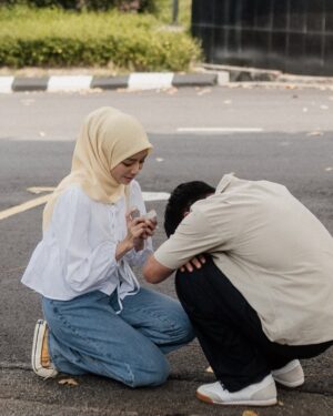 Mira Filzah Instagram - I received a lot of tags and mentions saying they love this scene (and the final goodbye/wedding scene). Sebab ada gambar, saya upload lah sini nanti dah habis cerita, saya tak upload dah. 🥲 But believe it or not, we shot this scene on the same day as Episode 1 - the graduation scene.
Tahu tahu, oh nak shoot Episode 20 sekali - the scene where Billa gives Aldi the ring. Masa tu tak tahu pun lagi jalan cerita episod episod akan datang, apa akan jadi, apa akan berlaku. But shooting with this man here was effortless. It was a tough scene, very emotional scene, but with him, everything flowed naturally.
Thank you @hunhaqeem.
#MandulBukanPilihan