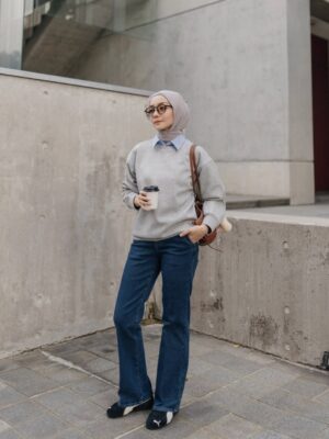 Mira Filzah Instagram - @uniqlomyofficial
First mood:
Oversized Sweatshirt
Cotton Cocoon Shirt
Slim Flare Trouser Jeans
Second Mood:
Milano Ribbed Knitted Jacket
Rayon Blouse
Wide Trousers Jeans
#UNIQLOMY #MyLifeWear
#SimpleMadeBetter