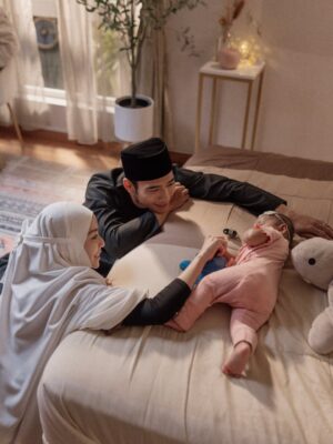 Mira Filzah Instagram - Semoga kebahagiaan milik Aldi dan Billa.
Not spoiling anything, this scene is already in the trailer. So here you go, a moment from today’s final episode. Whether it's a dream or reality, we find out tonight.
And here’s a fun fact, this was our last scene on our last day, day 83. One, last, final episode from us, #MandulBukanPilihan. Kaja! 💪🏻🤍
@osmanali_nuansa
@ifame.my @bambam_studios