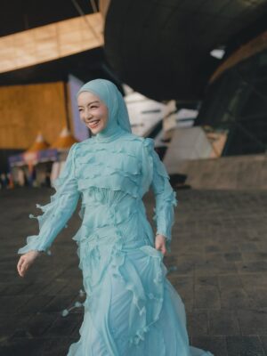 Mira Filzah Instagram - Golden hour here hits different. Just me, the sunrays, and a sprinkle of Busan magic. 🤍🪄✨
@zaimizulkafli
@viumalaysia
@k_streaming_festival
#GadisMasa #ViuOriginal
#GlobalOTTAwards2025 #GOTT2025