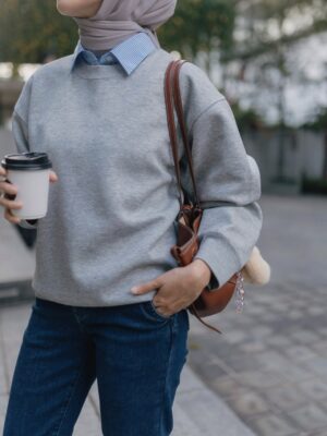 Mira Filzah Instagram - @uniqlomyofficial
First mood:
Oversized Sweatshirt
Cotton Cocoon Shirt
Slim Flare Trouser Jeans
Second Mood:
Milano Ribbed Knitted Jacket
Rayon Blouse
Wide Trousers Jeans
#UNIQLOMY #MyLifeWear
#SimpleMadeBetter