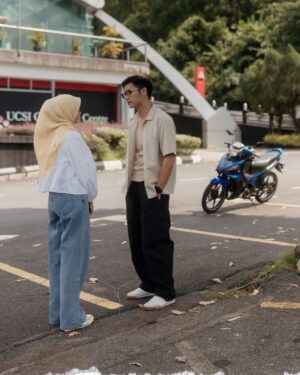 Mira Filzah Instagram - I received a lot of tags and mentions saying they love this scene (and the final goodbye/wedding scene). Sebab ada gambar, saya upload lah sini nanti dah habis cerita, saya tak upload dah. 🥲 But believe it or not, we shot this scene on the same day as Episode 1 - the graduation scene.
Tahu tahu, oh nak shoot Episode 20 sekali - the scene where Billa gives Aldi the ring. Masa tu tak tahu pun lagi jalan cerita episod episod akan datang, apa akan jadi, apa akan berlaku. But shooting with this man here was effortless. It was a tough scene, very emotional scene, but with him, everything flowed naturally.
Thank you @hunhaqeem.
#MandulBukanPilihan