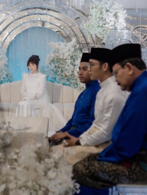 Mira Filzah Instagram - Everything’s fading to black and white. Memories slipping away, slowly disappearing..
Episode 20.
#MandulBukanPilihan