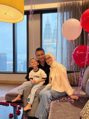 Mira Filzah Instagram - 5 years of love, growth, and memories - and @eqkualumpur made our anniversary truly unforgettable. 🌹✨
From the warm welcome in their stunning grand lobby to breathtaking skyline views, serene spa moments, and unforgettable dining - every detail was filled with thought and care. 🌇🌟
What made it even more special? EQ’s warmth extended to our little one too, with a sweet welcome just for him. 🧸❤️ It turned a couple’s celebration into a beautiful family memory.
For #EmirAmirah, this milestone was about honoring the past and dreaming of the future — and EQ was the perfect setting for both. Here’s to love, intention, and moments that last forever.
#EQKL