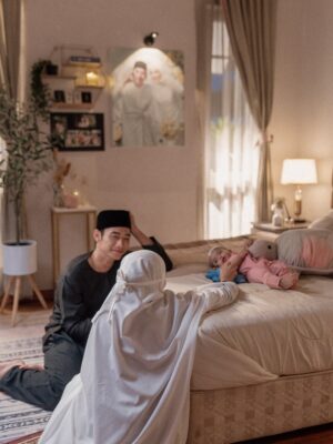 Mira Filzah Instagram - Semoga kebahagiaan milik Aldi dan Billa.
Not spoiling anything, this scene is already in the trailer. So here you go, a moment from today’s final episode. Whether it's a dream or reality, we find out tonight.
And here’s a fun fact, this was our last scene on our last day, day 83. One, last, final episode from us, #MandulBukanPilihan. Kaja! 💪🏻🤍
@osmanali_nuansa
@ifame.my @bambam_studios