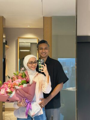 Mira Filzah Instagram - 5 years of love, growth, and memories - and @eqkualumpur made our anniversary truly unforgettable. 🌹✨
From the warm welcome in their stunning grand lobby to breathtaking skyline views, serene spa moments, and unforgettable dining - every detail was filled with thought and care. 🌇🌟
What made it even more special? EQ’s warmth extended to our little one too, with a sweet welcome just for him. 🧸❤️ It turned a couple’s celebration into a beautiful family memory.
For #EmirAmirah, this milestone was about honoring the past and dreaming of the future — and EQ was the perfect setting for both. Here’s to love, intention, and moments that last forever.
#EQKL