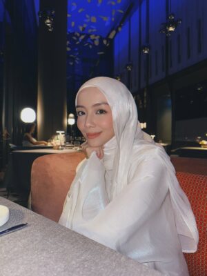 Mira Filzah Instagram - 5 years of love, growth, and memories - and @eqkualumpur made our anniversary truly unforgettable. 🌹✨
From the warm welcome in their stunning grand lobby to breathtaking skyline views, serene spa moments, and unforgettable dining - every detail was filled with thought and care. 🌇🌟
What made it even more special? EQ’s warmth extended to our little one too, with a sweet welcome just for him. 🧸❤️ It turned a couple’s celebration into a beautiful family memory.
For #EmirAmirah, this milestone was about honoring the past and dreaming of the future — and EQ was the perfect setting for both. Here’s to love, intention, and moments that last forever.
#EQKL