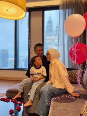 Mira Filzah Instagram - 5 years of love, growth, and memories - and @eqkualumpur made our anniversary truly unforgettable. 🌹✨
From the warm welcome in their stunning grand lobby to breathtaking skyline views, serene spa moments, and unforgettable dining - every detail was filled with thought and care. 🌇🌟
What made it even more special? EQ’s warmth extended to our little one too, with a sweet welcome just for him. 🧸❤️ It turned a couple’s celebration into a beautiful family memory.
For #EmirAmirah, this milestone was about honoring the past and dreaming of the future — and EQ was the perfect setting for both. Here’s to love, intention, and moments that last forever.
#EQKL