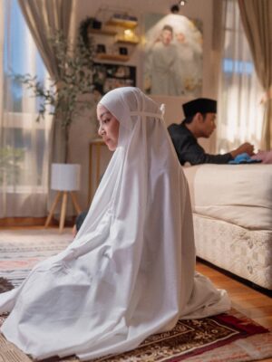 Mira Filzah Instagram - Semoga kebahagiaan milik Aldi dan Billa.
Not spoiling anything, this scene is already in the trailer. So here you go, a moment from today’s final episode. Whether it's a dream or reality, we find out tonight.
And here’s a fun fact, this was our last scene on our last day, day 83. One, last, final episode from us, #MandulBukanPilihan. Kaja! 💪🏻🤍
@osmanali_nuansa
@ifame.my @bambam_studios