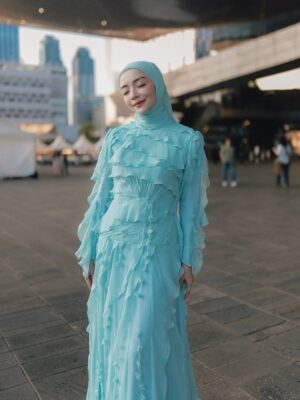 Mira Filzah Instagram - Golden hour here hits different. Just me, the sunrays, and a sprinkle of Busan magic. 🤍🪄✨
@zaimizulkafli
@viumalaysia
@k_streaming_festival
#GadisMasa #ViuOriginal
#GlobalOTTAwards2025 #GOTT2025