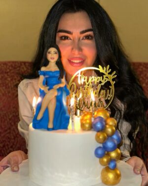 Mirhan Hussein Instagram - شكرا لكل اللي هنوني بعيد ميلادي
بحبكو اوي و شكراً من قلبي و يارب دايماً حبايبي و معايا ❤️

Thank you @ninasbake for the cute delusions cake 🤍