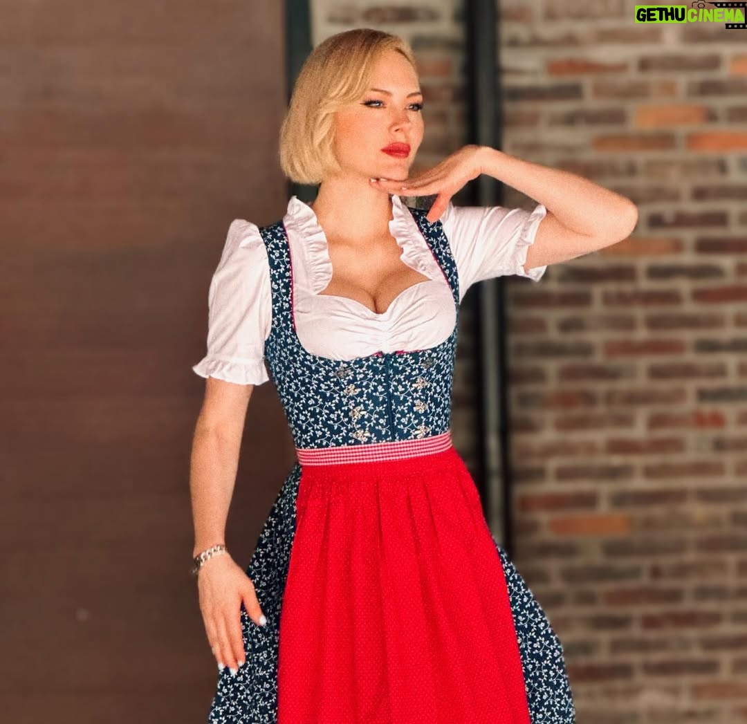 Miroslava Montemayor - 152.1K Likes - ¿CUANTAS CERVEZAS TE TRAIGO AMOR?? Nos vemos en Múnich 😍🇩🇪🏆⚽️💖#internazionale⚫️🔵 #psg