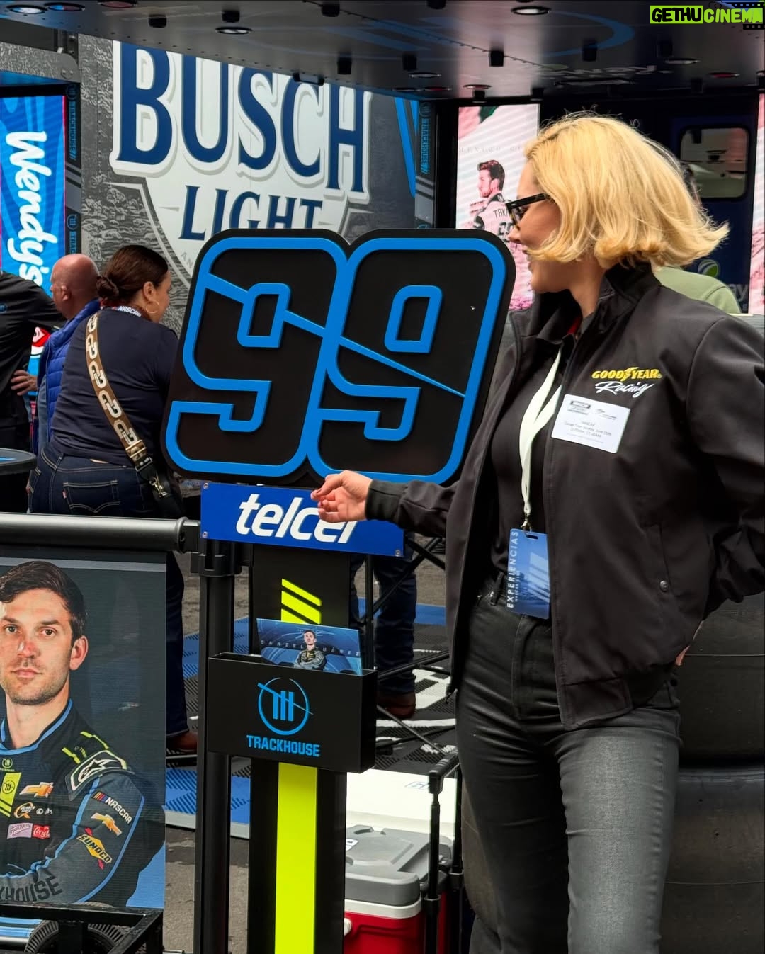 Miroslava Montemayor - 134.4K Likes - Me invitaron a la NASCAR y fui muy feliz 😍🫶🏼✨…( ahorita llego para festejar a tu papá amor😙)