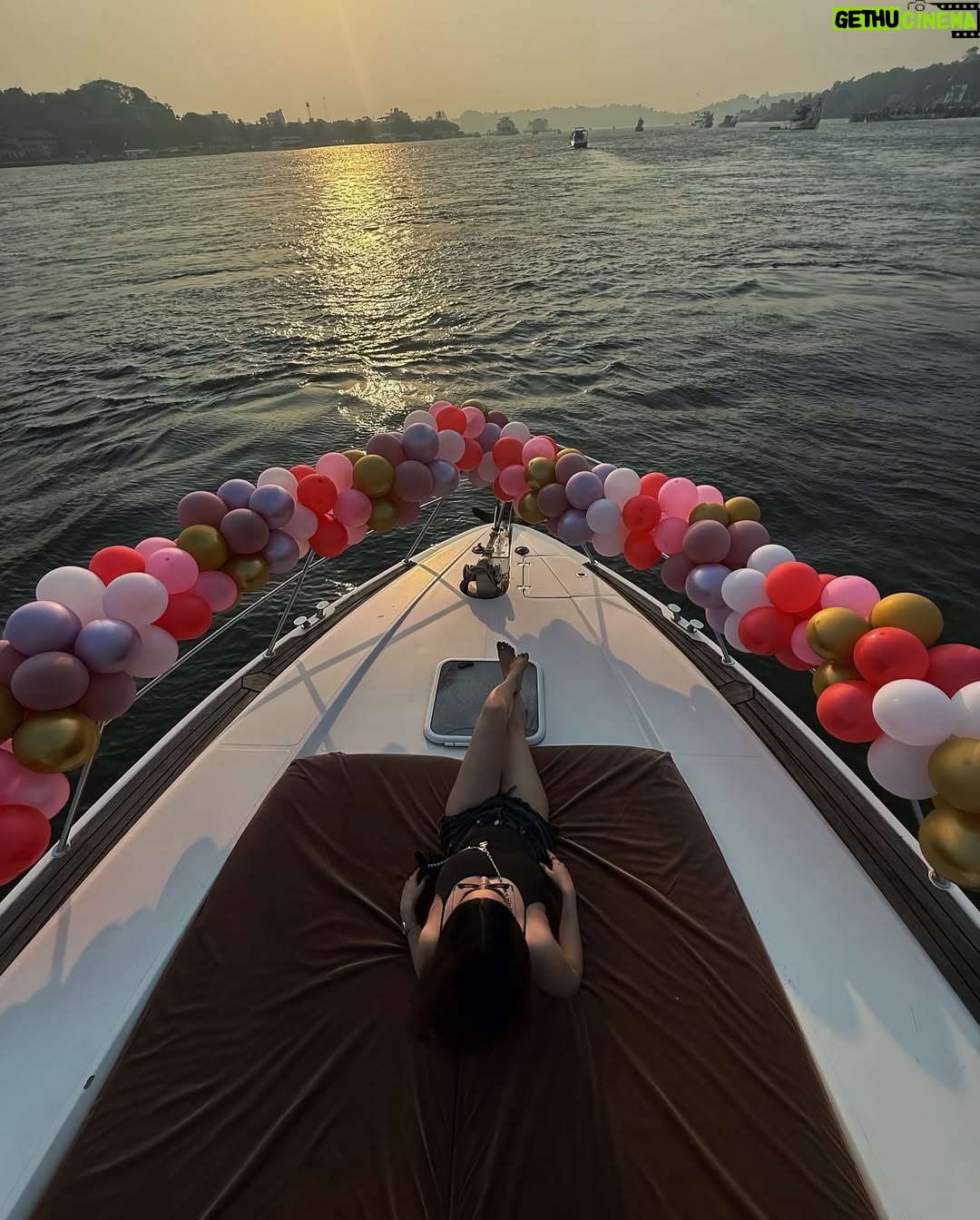 Mish Jazz - 14.9K Likes - “serving looks nd catching waves.💁‍♀️🌊

#goa #yacht