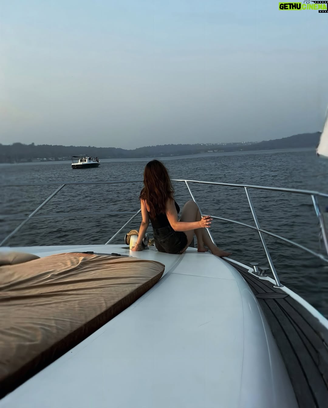 Mish Jazz - 14.9K Likes - “serving looks nd catching waves.💁‍♀️🌊

#goa #yacht
