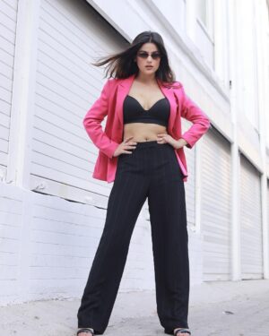 Mish Jazz Instagram - “stress less nd enjoy the best.”🦋💗
📸 @jerry__creations