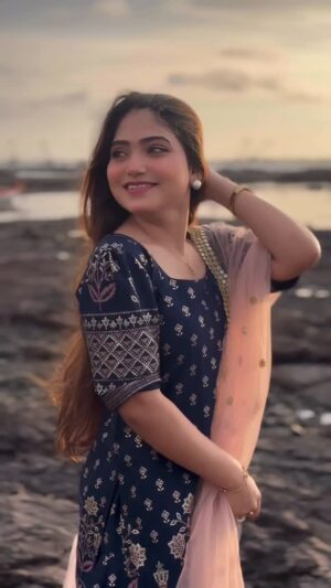Miss Falak Instagram - Rhena toh nhi chaiye tha❤️🩹
..
..
#missfalak #reels #viral #trendingreels #cute