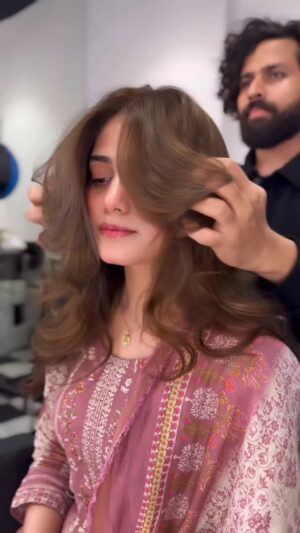 Miss Falak Instagram - Hair look rate comment down🌸😍?
Thankyou @salmanhairstudio1 🙌🏻👌
..
..
..
..
..
#missfalak #reels #viral #trendingreels #cute #haircolor #haircut #hairstyles #colour