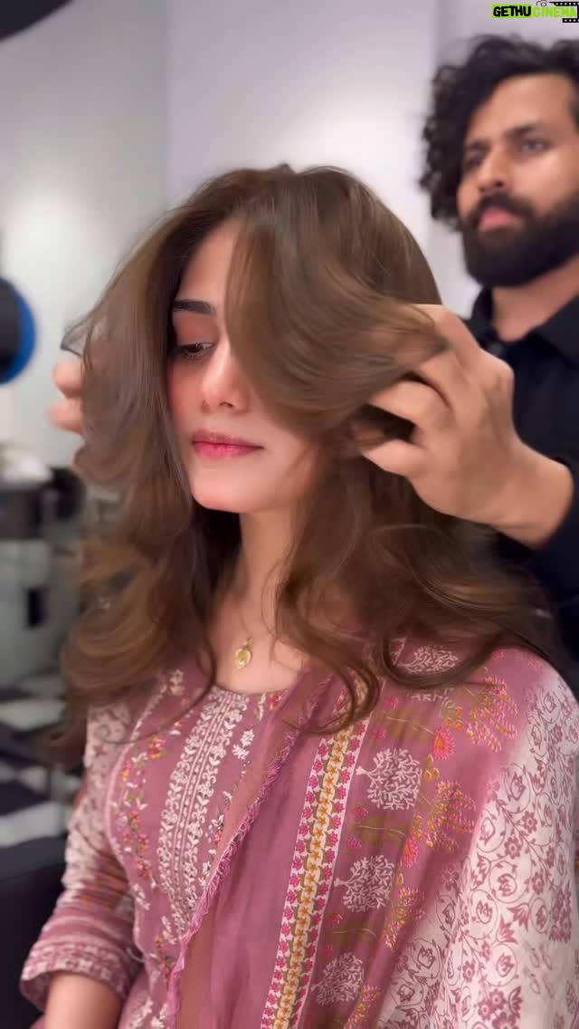 Miss Falak - 3 Likes - Hair look rate comment down🌸😍?
Thankyou @salmanhairstudio1 🙌🏻👌
..
..
..
..
..
#missfalak #reels #viral #trendingreels #cute #haircolor #haircut #hairstyles #colour