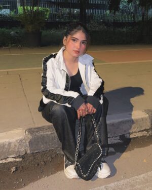 Miss Falak Instagram - 🖤🕊️