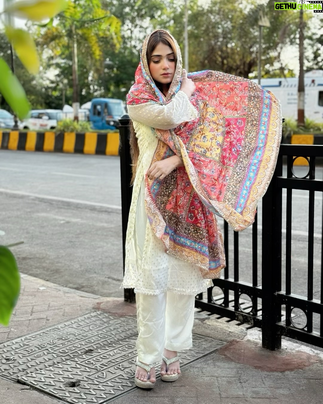 Miss Falak - 3 Likes - Sabar is a cure for everything🌸🙌🏻
..
.
#missfalak #cute #mashallah #jhumma #jhummamubarak
