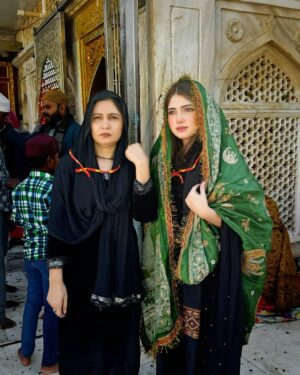 Miss Falak Instagram - Bhar do jholi 🙌🏻🥹❤️🩹
.. hum sabki muskil ko khatam krdo❤️🩹🫶
..
..
#missfalak #khawaja #khawajaji #khawajagareebnawaz