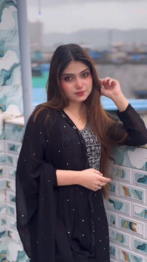Miss Falak Instagram - Tumme pagal kardu❤️🫣
..
..
..
#missfalak #reels #viral #trendingreels #cute