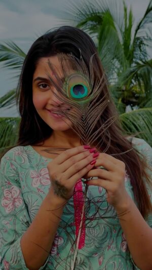 Misti Singharoy Instagram - Maan bhi jaa pagle…..🙏. Wait for end…🙈🫶🦚 #radheradhe #kanha #happyjamaisasthi #fb #reelsfbシ #reelsviralシ #mistiroy #reels #instagramreels
