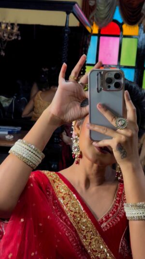 Misti Singharoy Instagram - 🥀Kya tujhe ab yeah ❤️batayen …🫠🙈 Priyanka Srkr Dafadart Thnk you sona for amazing look 🫶 #reelsviralシ #reelsfbシ #trendingreel #reels #mistiroy